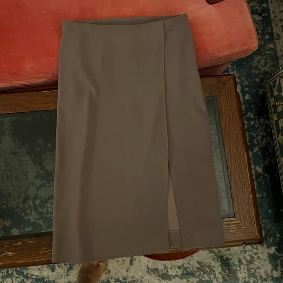 MM LaFleur Mulberry Skirt with a Slit - Picture 9 of 9